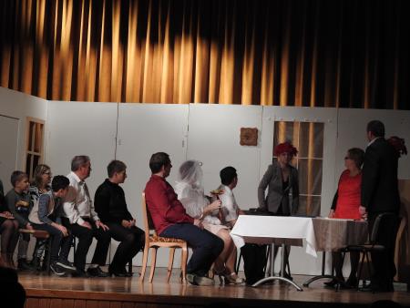 Dramska sekcija KD Cven, organizirala Veseli večer tudi v Domu kulture Razkrižje 27